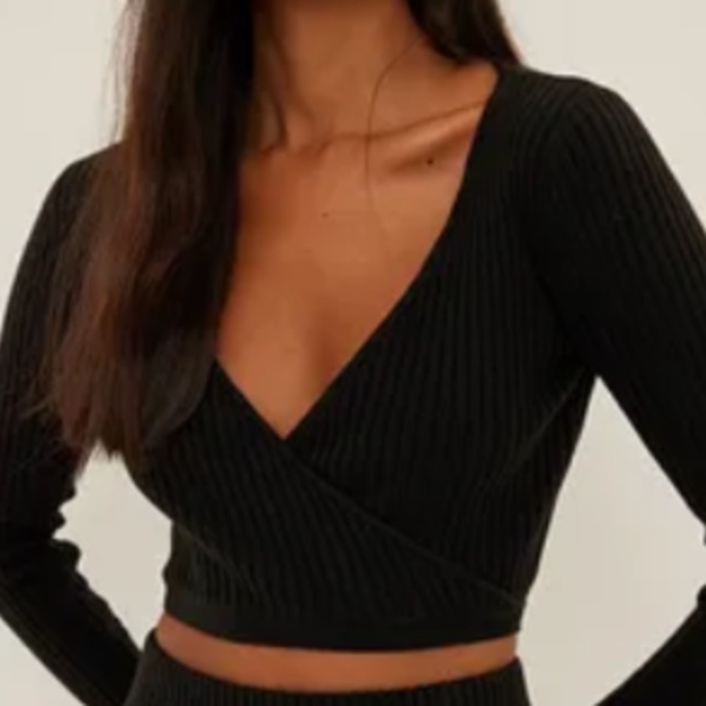 Revamped Black Ribbed Knit Overlap V-Neck Bell Sleeve Crop Top Size XS